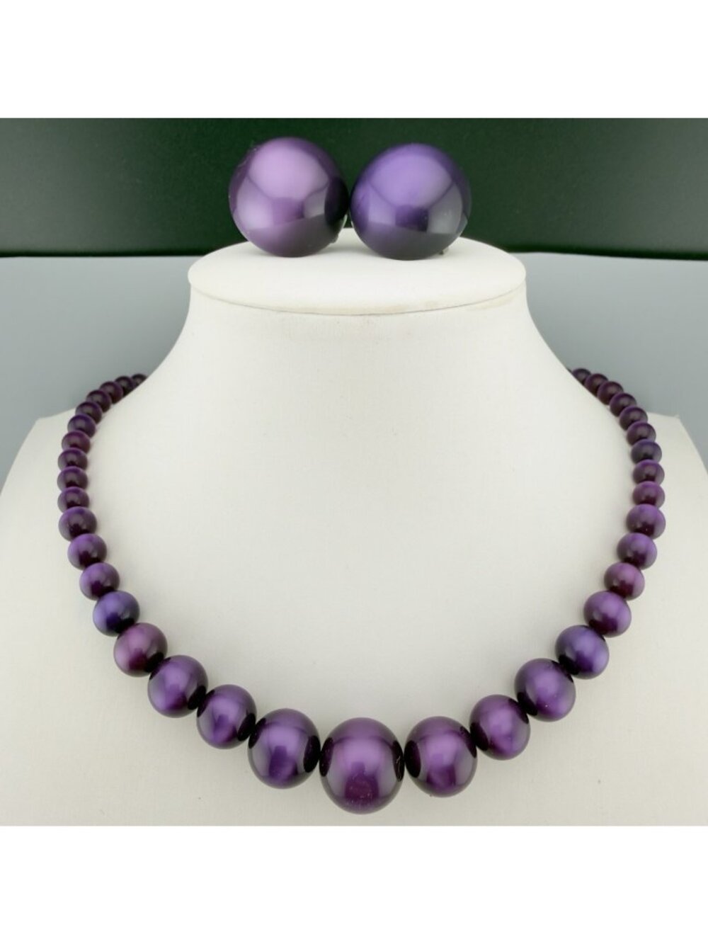 Vintage Moonstone Necklace Set Purple Graduated Glass Beaded Clip On Earrings